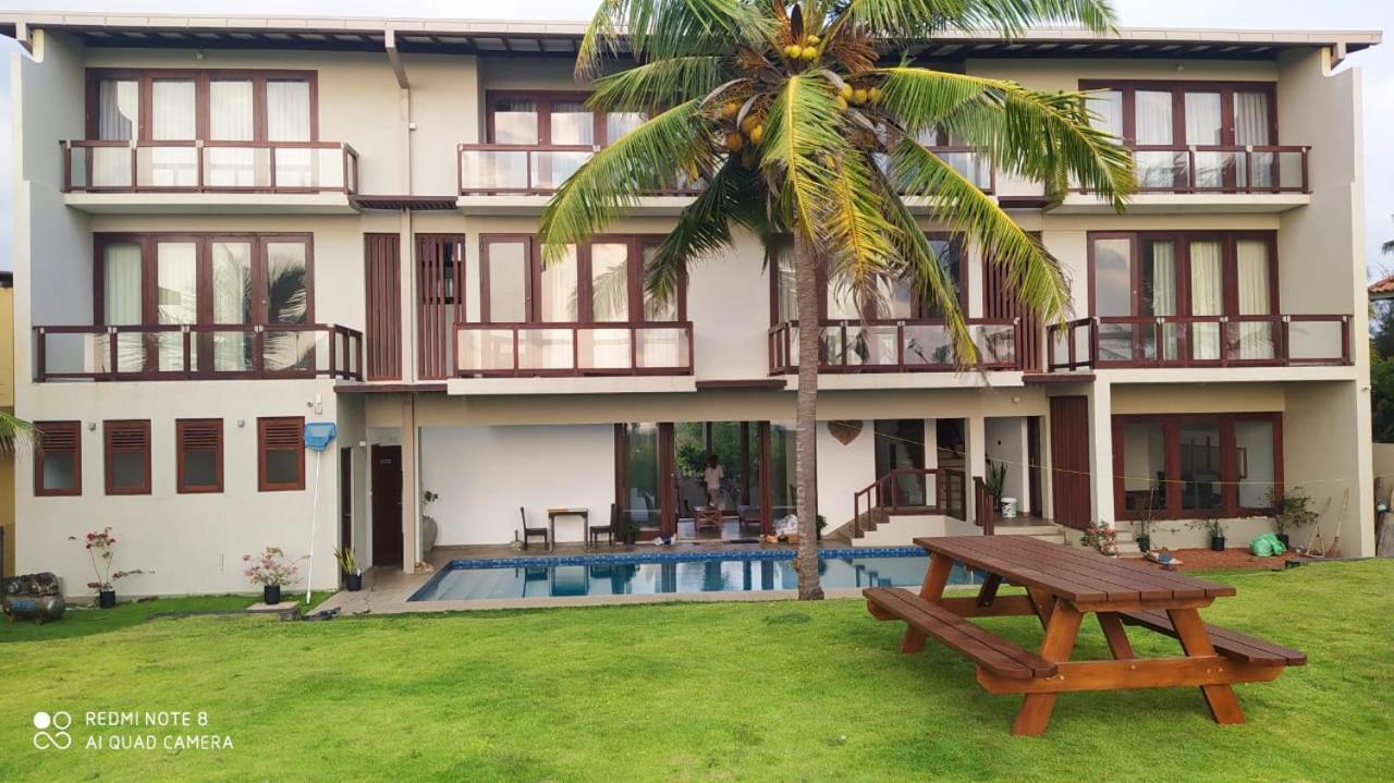 Driftwood Villa Pamunugama Esterno foto