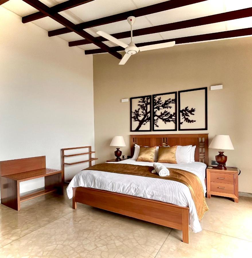 Driftwood Villa Pamunugama Esterno foto