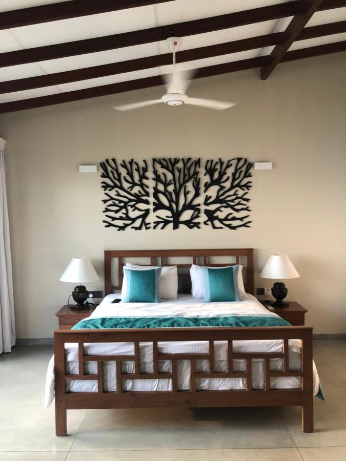 Driftwood Villa Pamunugama Esterno foto