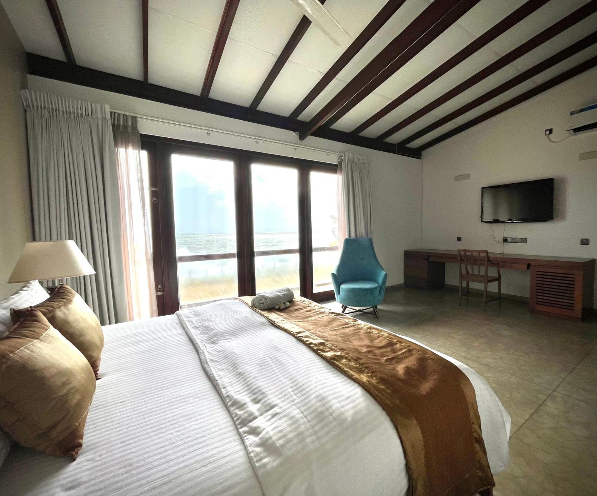 Driftwood Villa Pamunugama Esterno foto